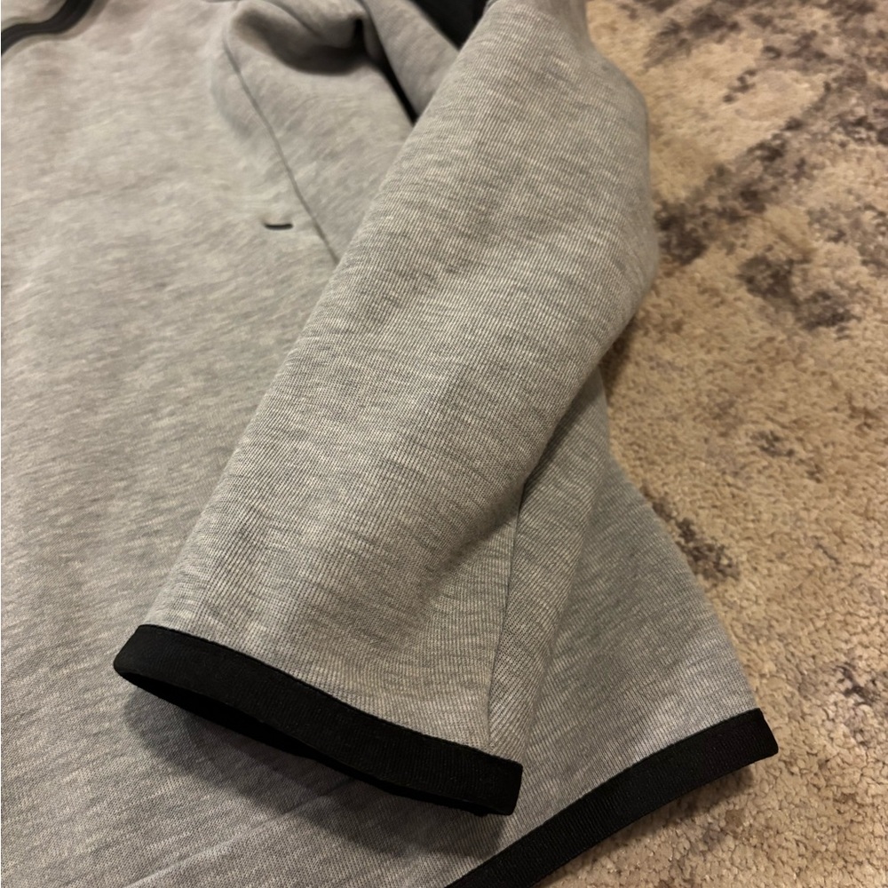 Nike Tech Boys Light Gray Full-Zip Hoodie Size Medium - Picture 6 of 6